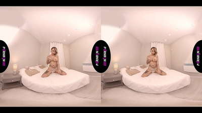 PORNBCN VR முதிர்ந்த ஸ்பானிய MILF, புகைபிடிக்கும் போது மற்றும் கால்களை அசைக்கும்போது, ​​POV இல் உங்கள் டிக் உறியும்